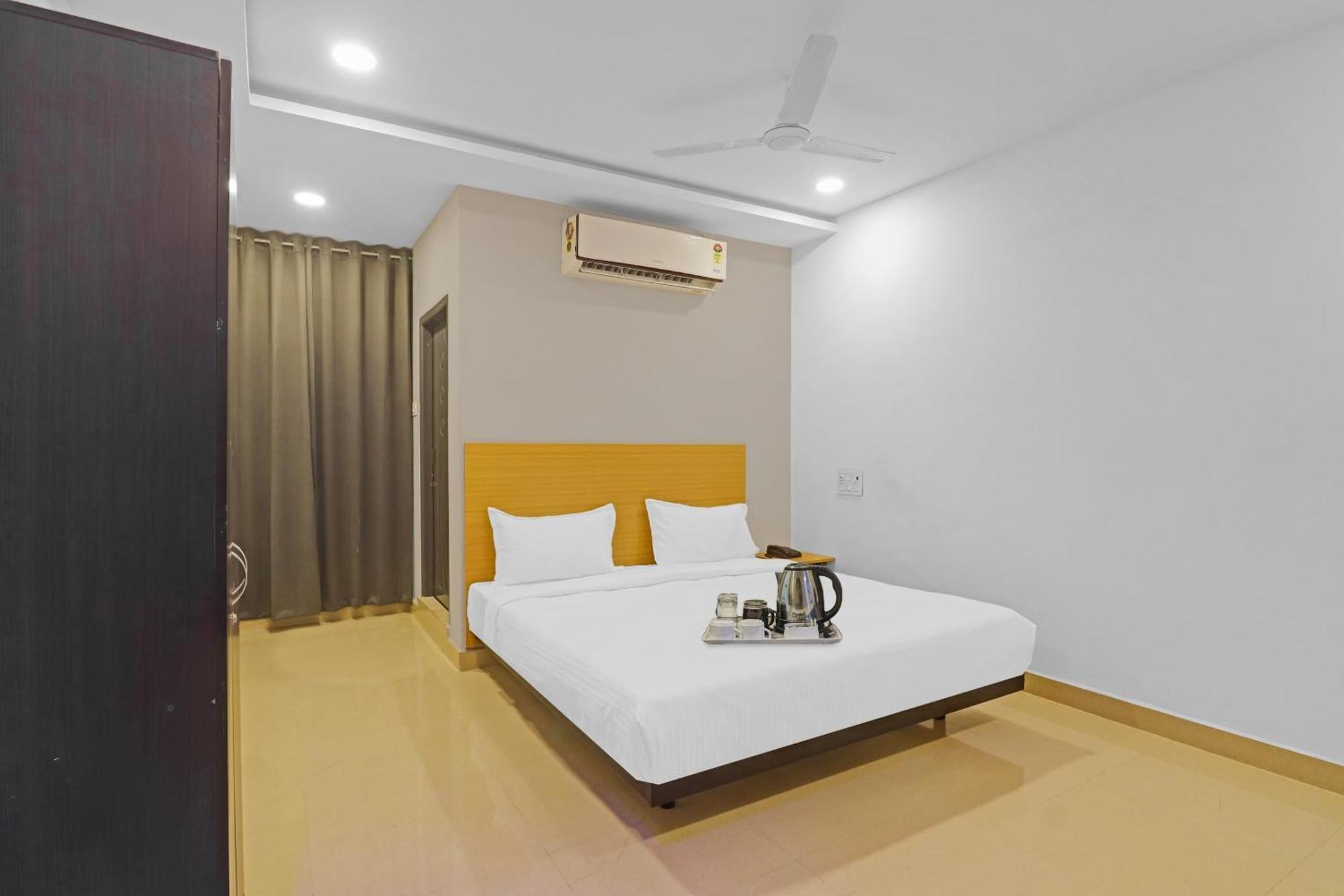 Townhouse Che Sigma Hotel Hyderabad Eksteriør billede
