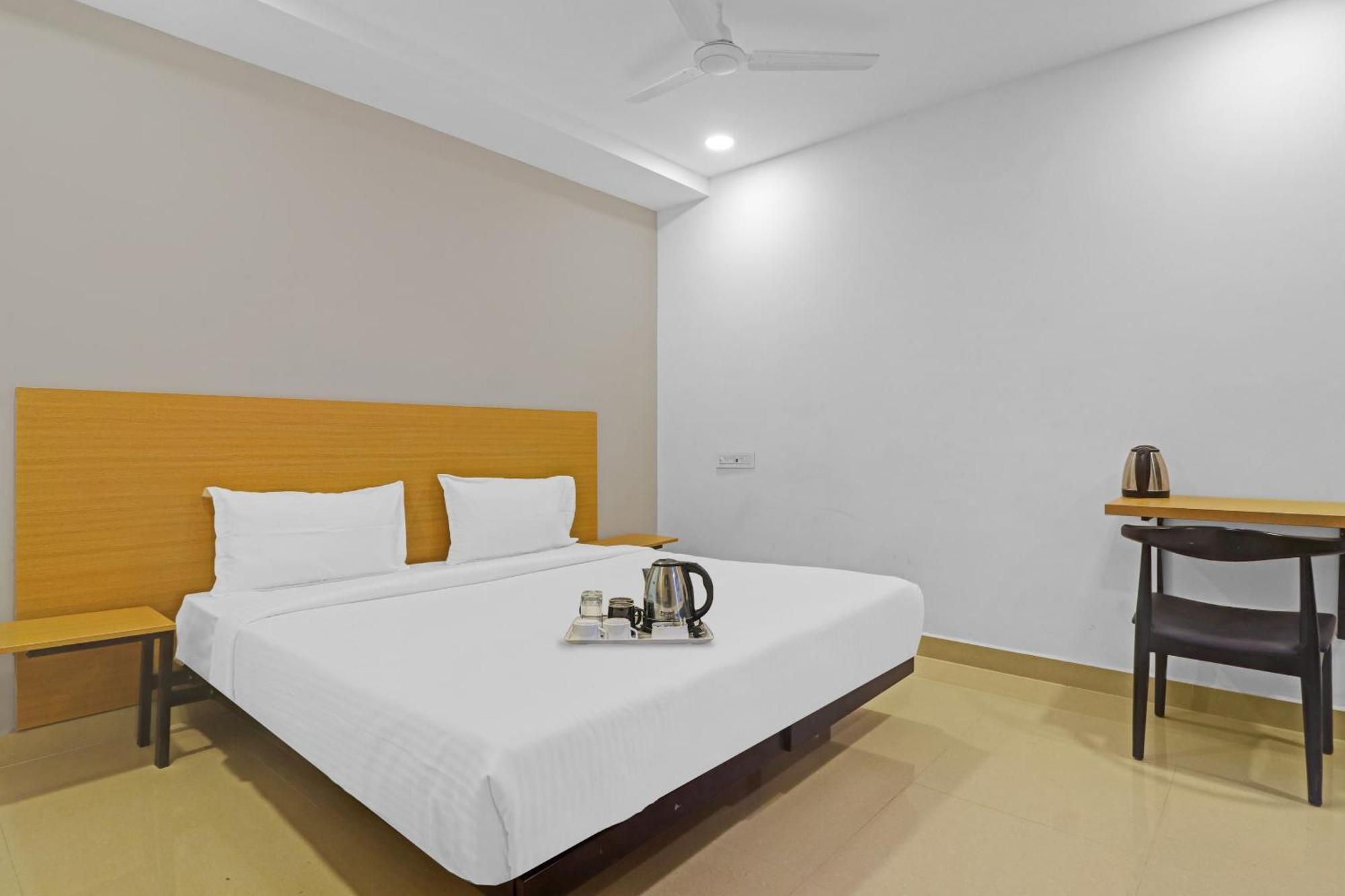 Townhouse Che Sigma Hotel Hyderabad Eksteriør billede