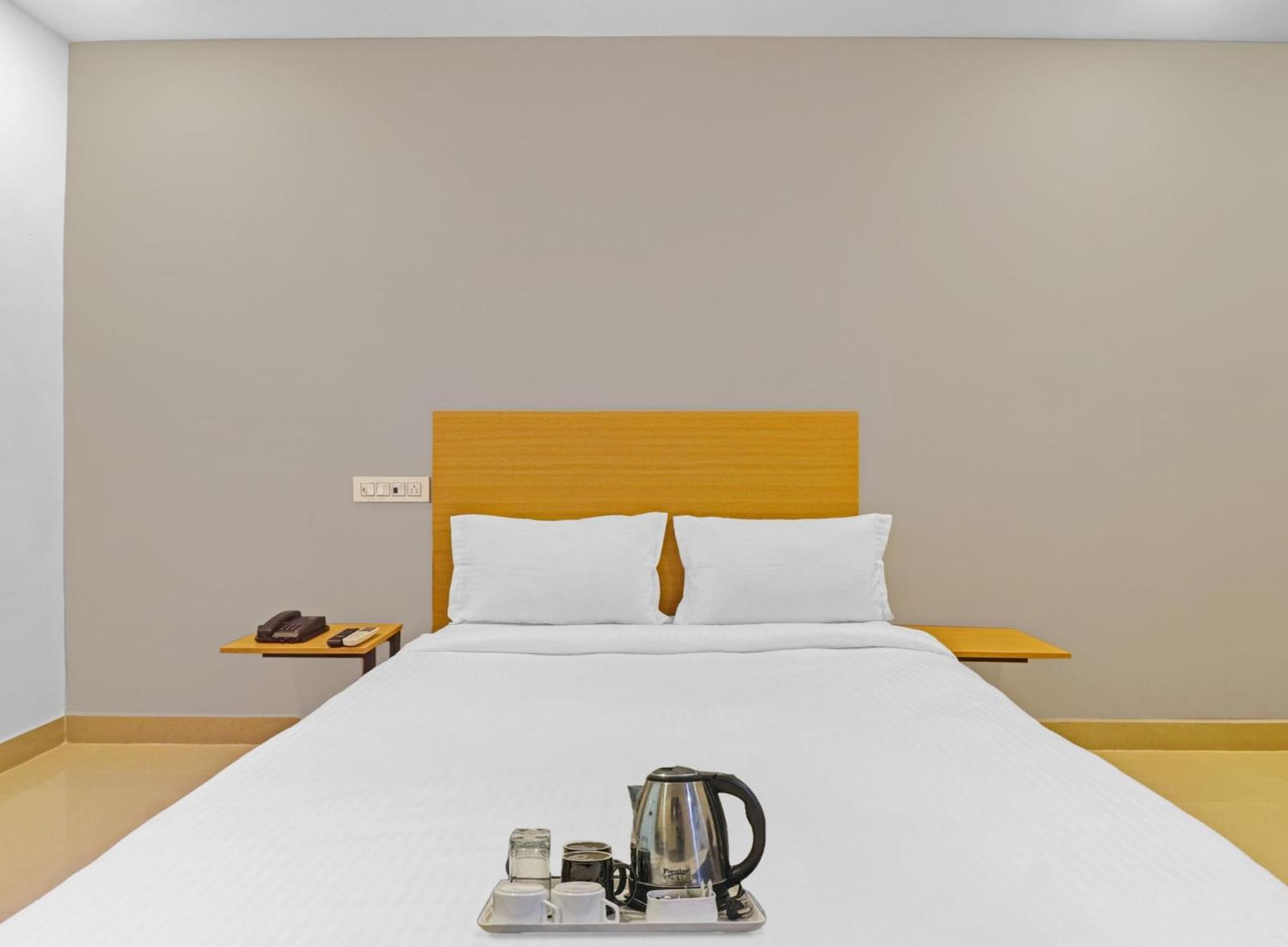 Townhouse Che Sigma Hotel Hyderabad Eksteriør billede