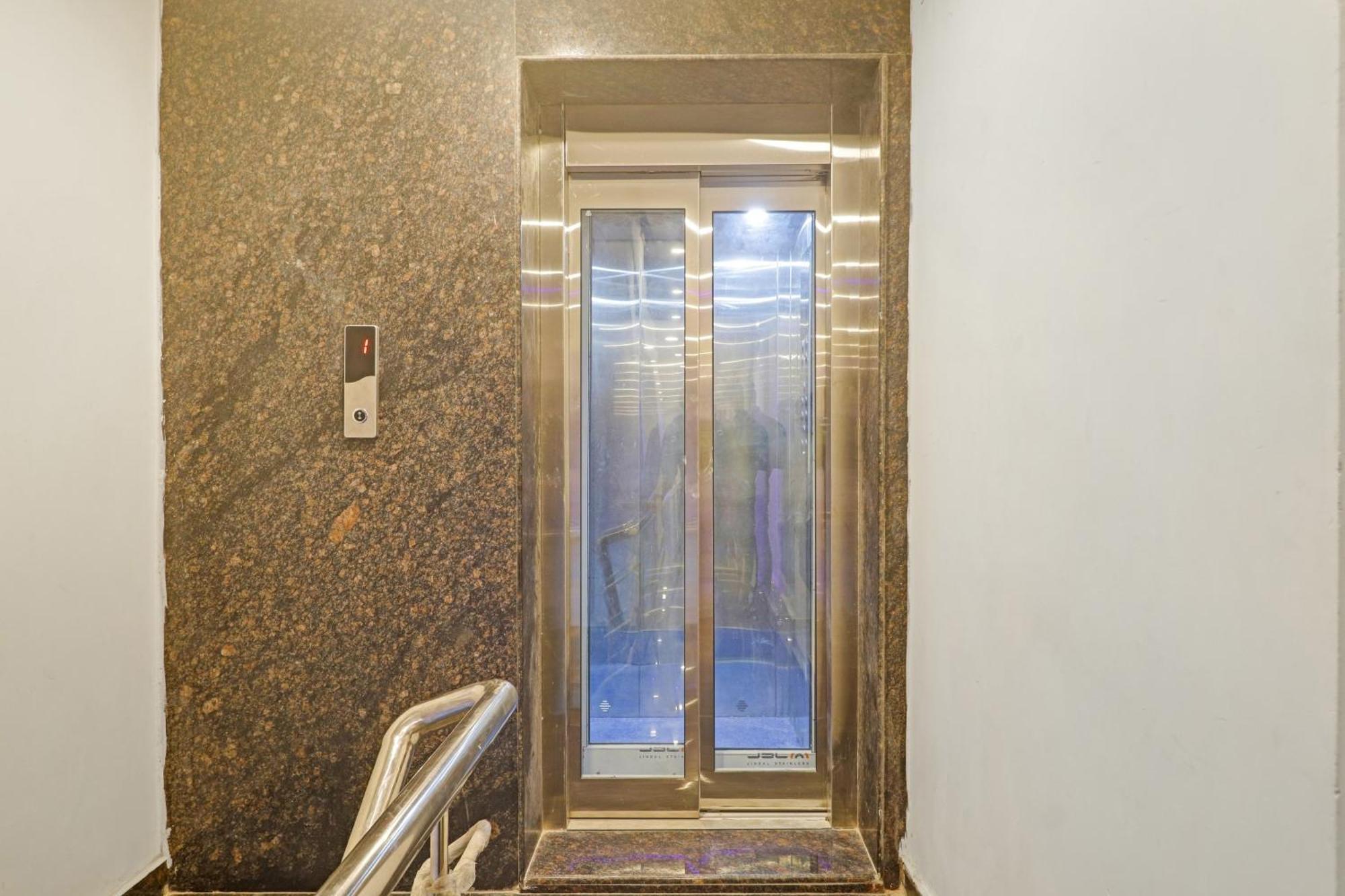 Townhouse Che Sigma Hotel Hyderabad Eksteriør billede