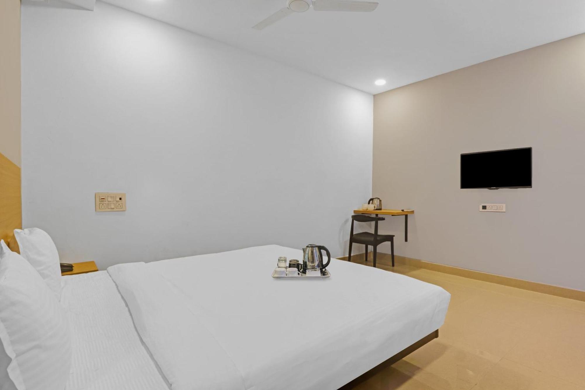 Townhouse Che Sigma Hotel Hyderabad Eksteriør billede