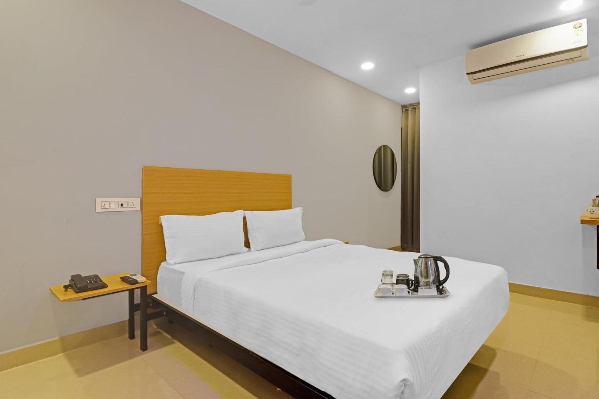 Townhouse Che Sigma Hotel Hyderabad Eksteriør billede