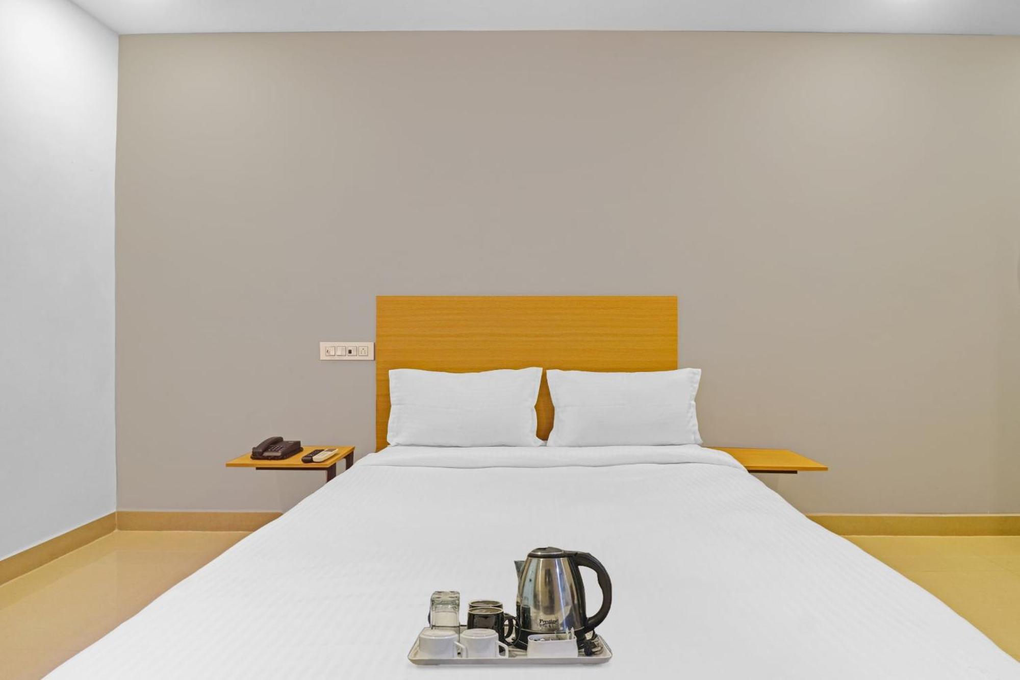 Townhouse Che Sigma Hotel Hyderabad Eksteriør billede