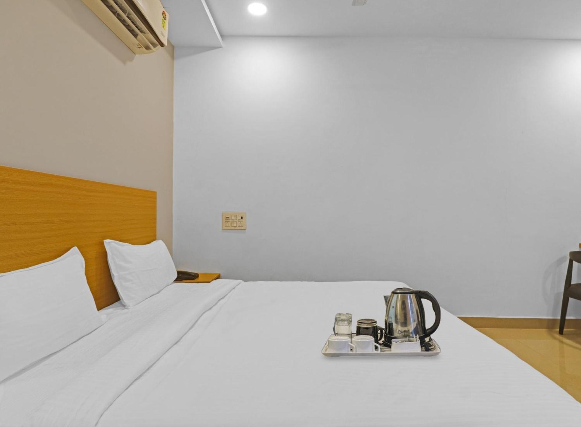 Townhouse Che Sigma Hotel Hyderabad Eksteriør billede