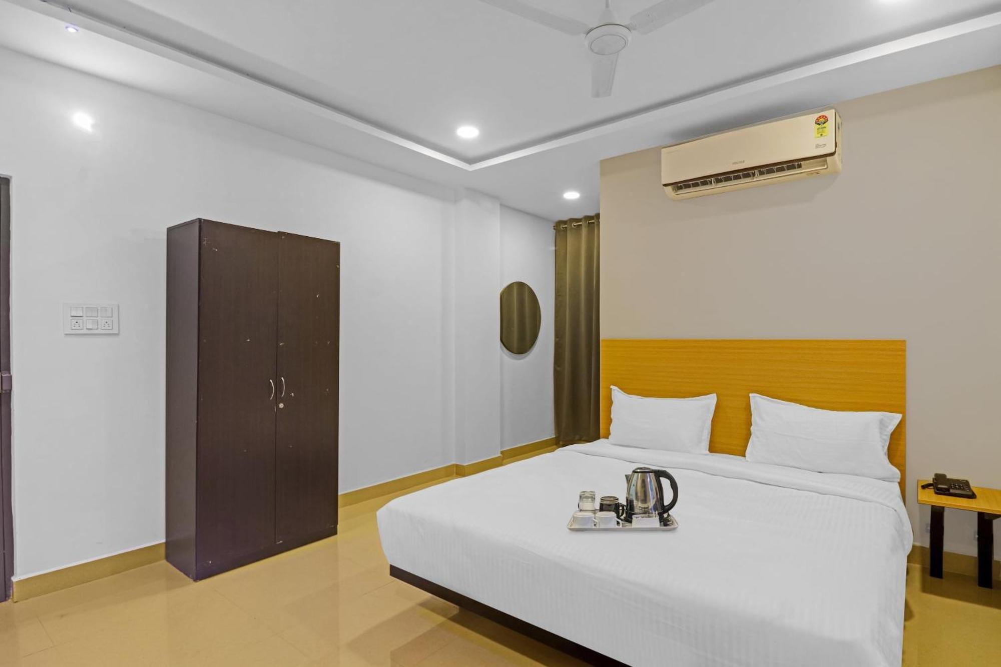 Townhouse Che Sigma Hotel Hyderabad Eksteriør billede