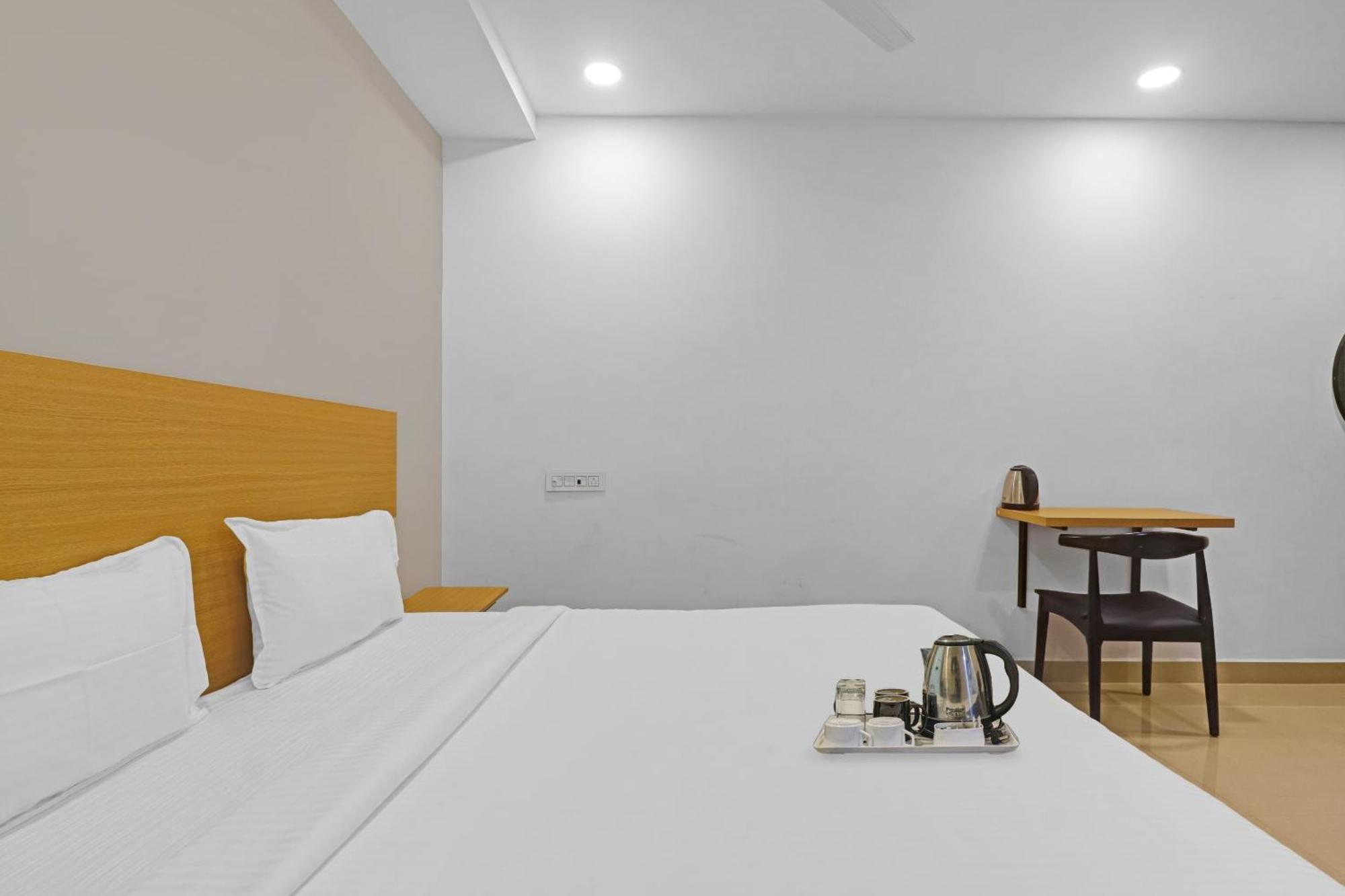 Townhouse Che Sigma Hotel Hyderabad Eksteriør billede