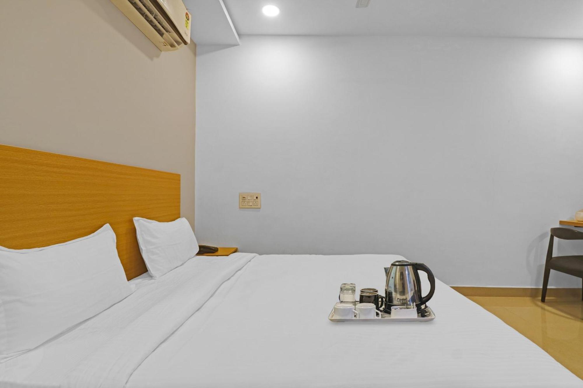 Townhouse Che Sigma Hotel Hyderabad Eksteriør billede