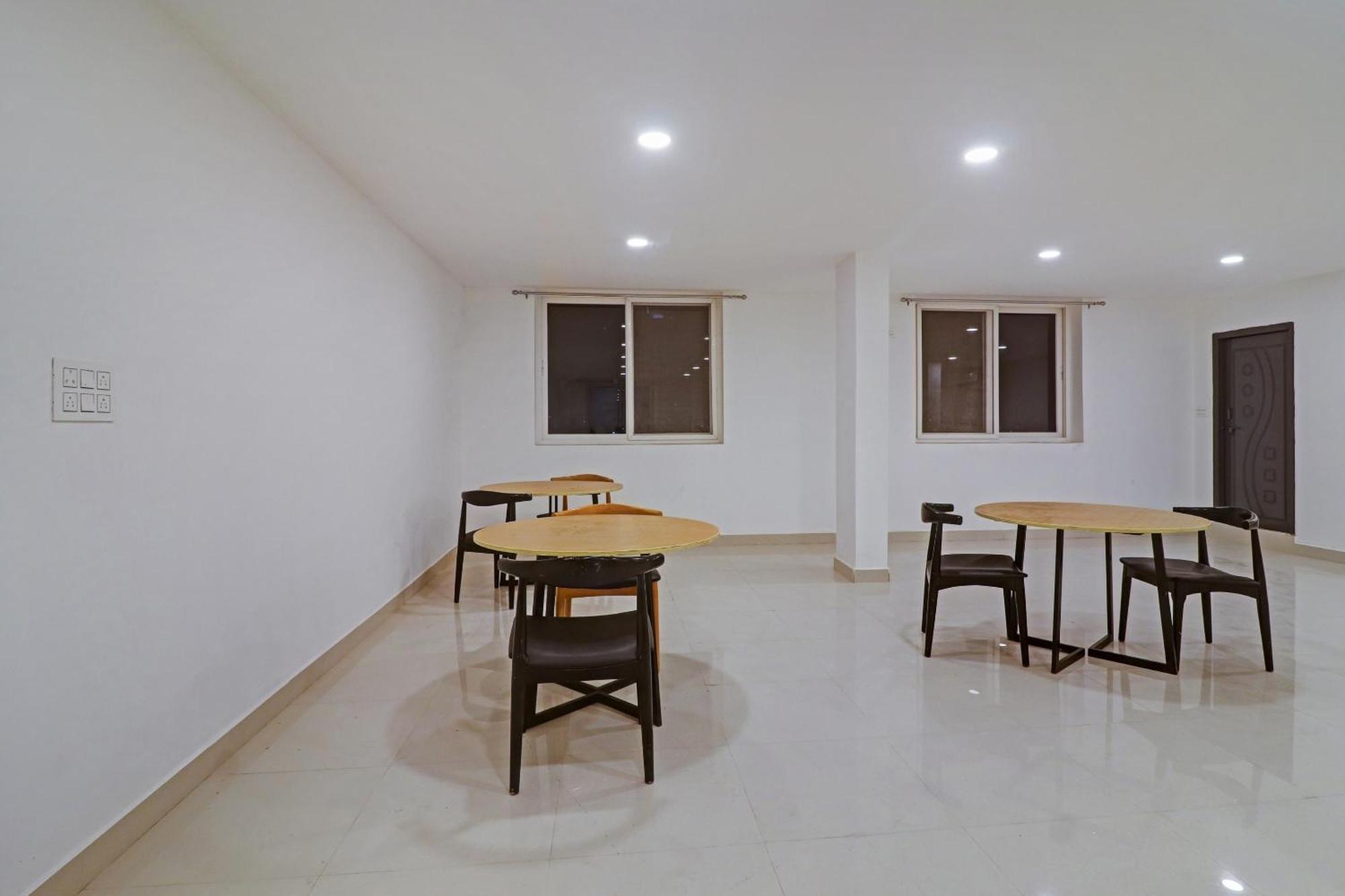 Townhouse Che Sigma Hotel Hyderabad Eksteriør billede