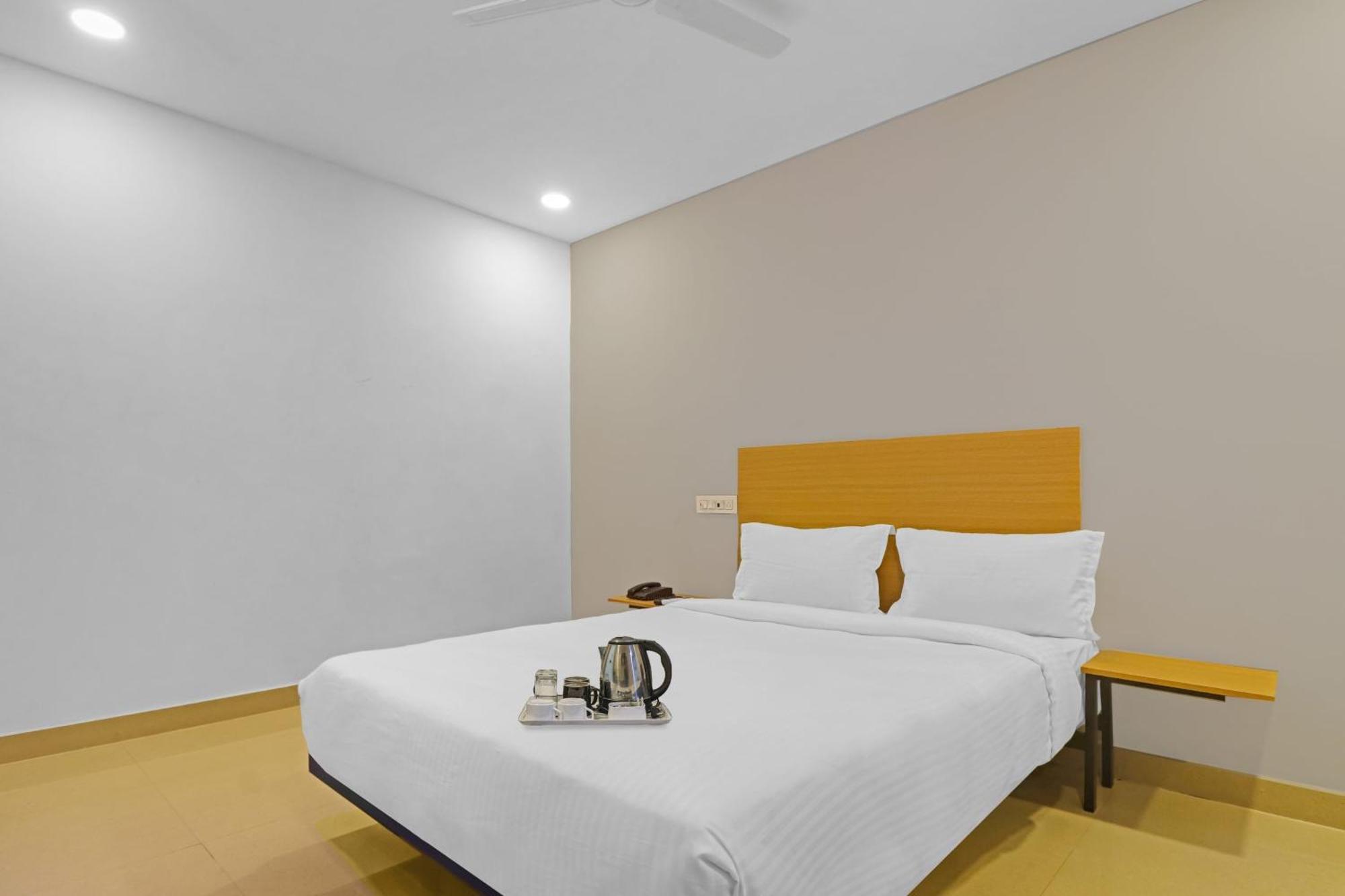 Townhouse Che Sigma Hotel Hyderabad Eksteriør billede
