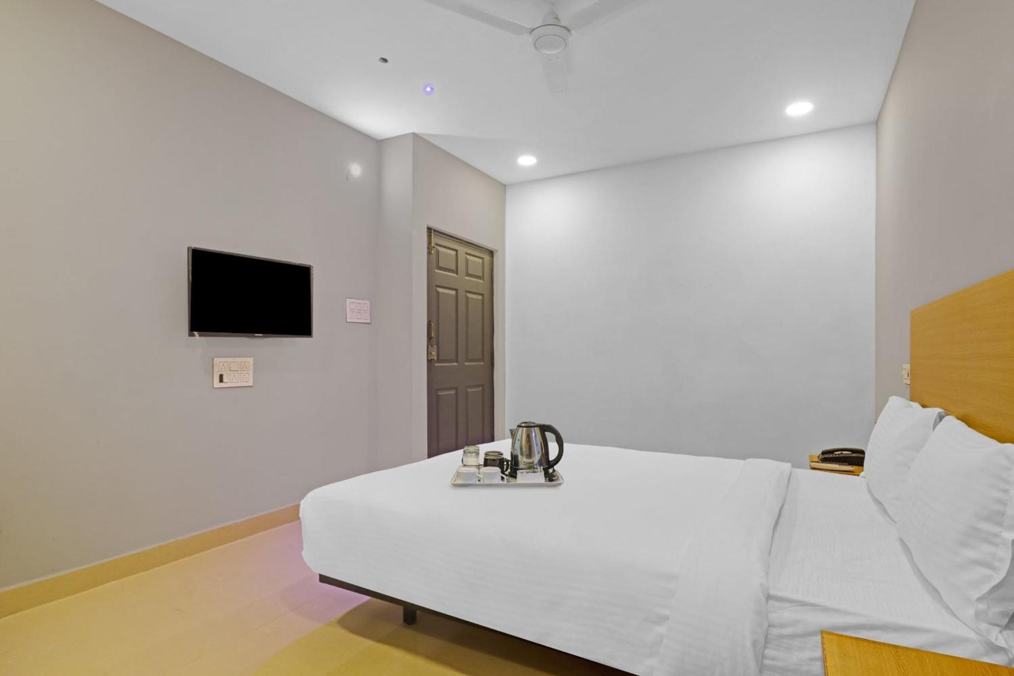Townhouse Che Sigma Hotel Hyderabad Eksteriør billede