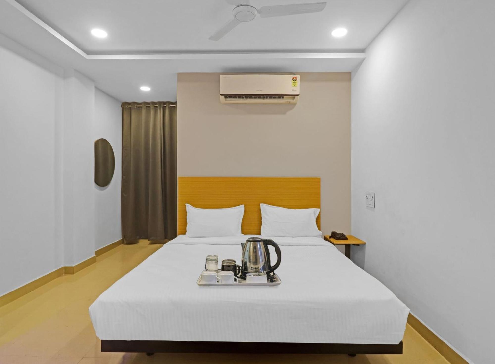 Townhouse Che Sigma Hotel Hyderabad Eksteriør billede