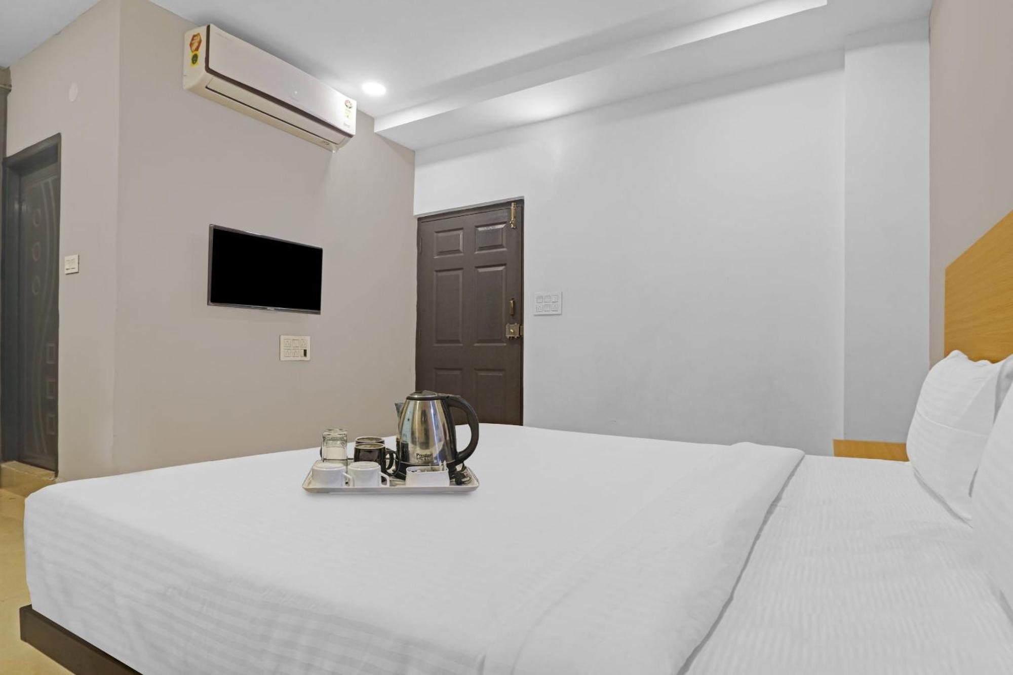 Townhouse Che Sigma Hotel Hyderabad Eksteriør billede
