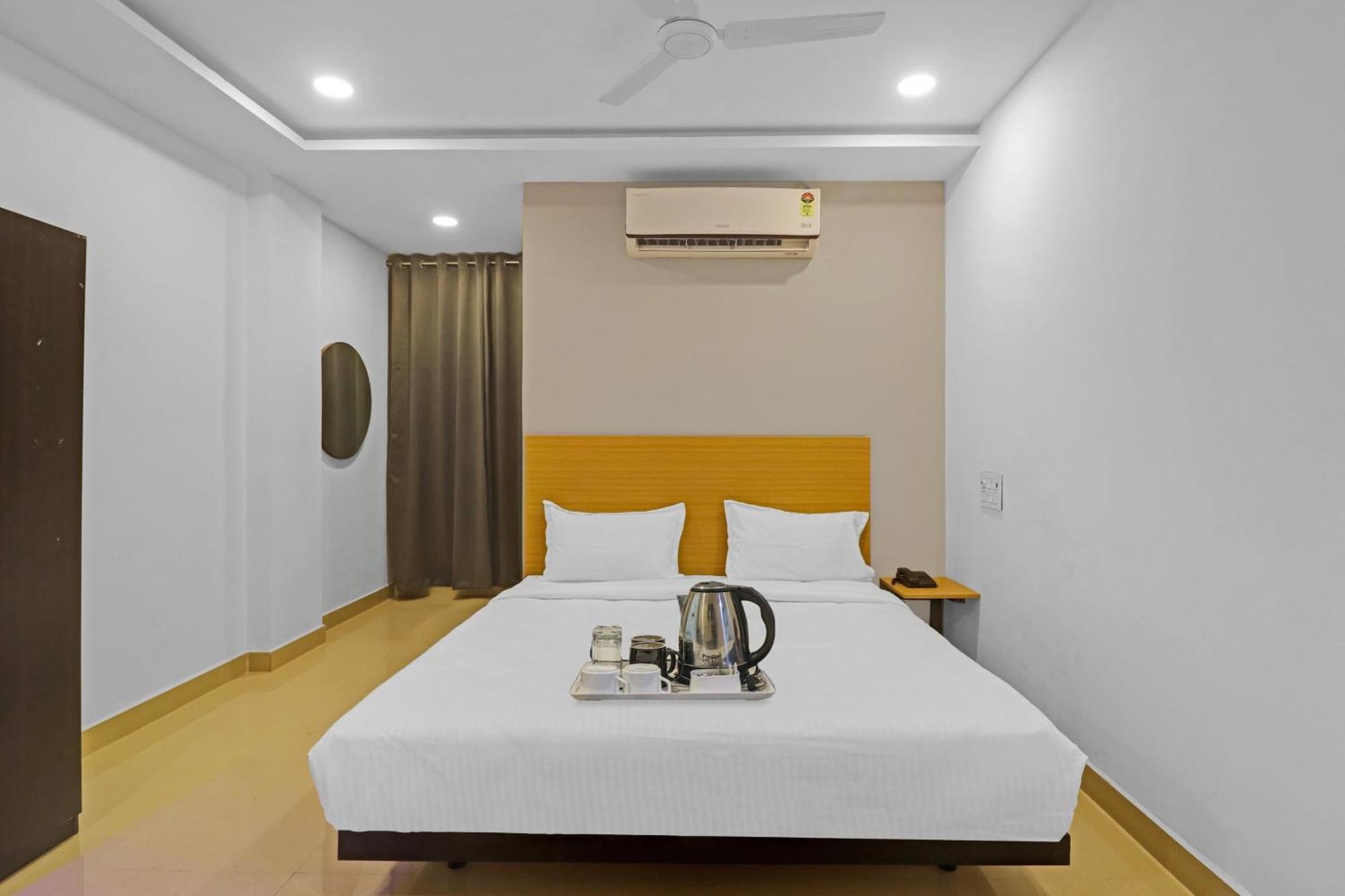 Townhouse Che Sigma Hotel Hyderabad Eksteriør billede