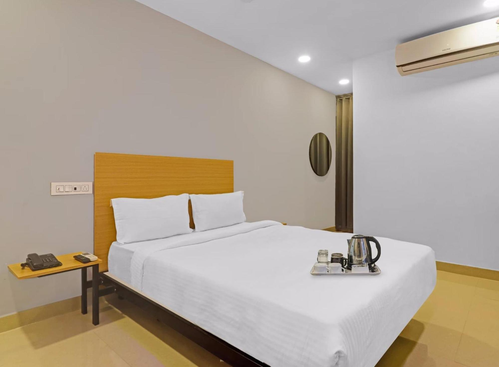Townhouse Che Sigma Hotel Hyderabad Eksteriør billede